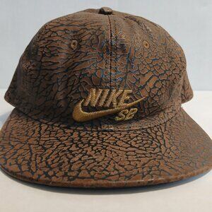 NIKE SB elephant print fitted hat cap 7 3/8 - 7 1/12 brown gold vintage RARE